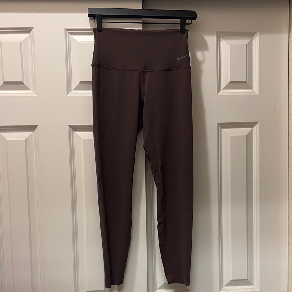 Brown Nike High Waist Zenvy 7/8 Leggings.